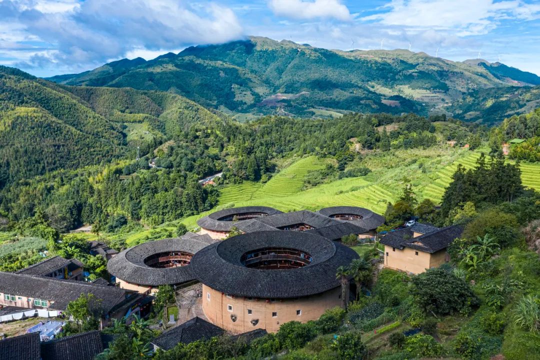 外交部发言人就福建相关评论文章发表看法